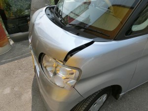 車両保険を使っての修理致します。損傷箇所すべて新品パーツに取替です。